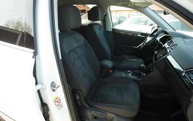 Volkswagen Tiguan cena 124900 przebieg: 200000, rok produkcji 2020 z Gostynin małe 781